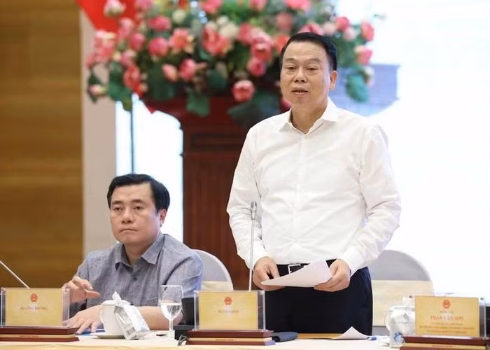 财政部副部长阮德之发表讲话。图自越通社
