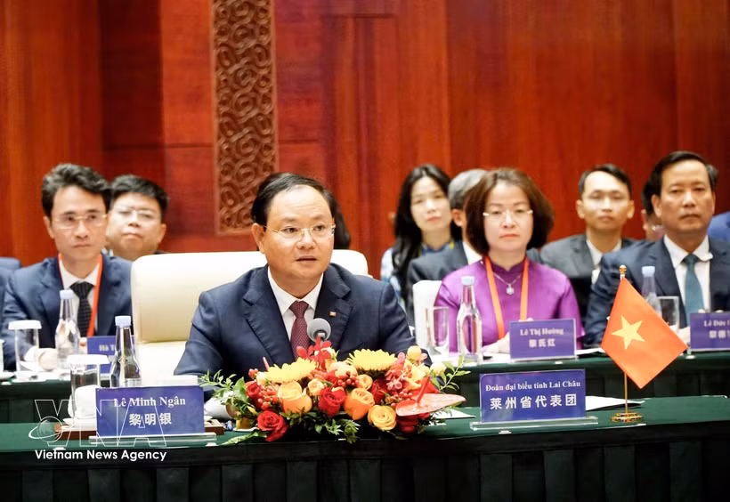 越共中央委员、莱州省委书记、省人民议会主席黎明银在会上发表讲话。图自越通社