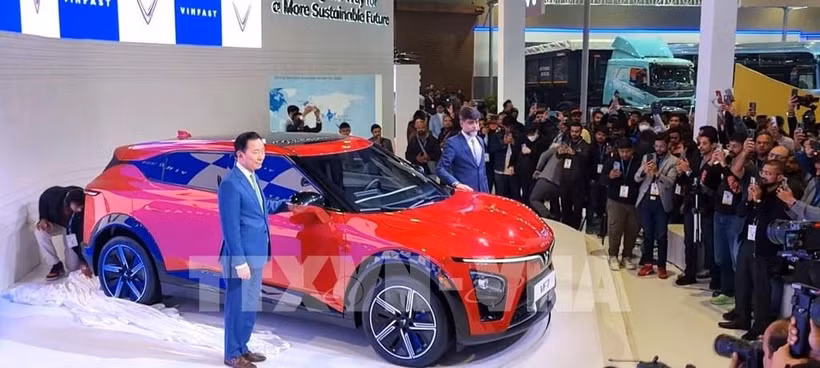 高端电动SUV车型VF 7亮相仪式。图自越通社