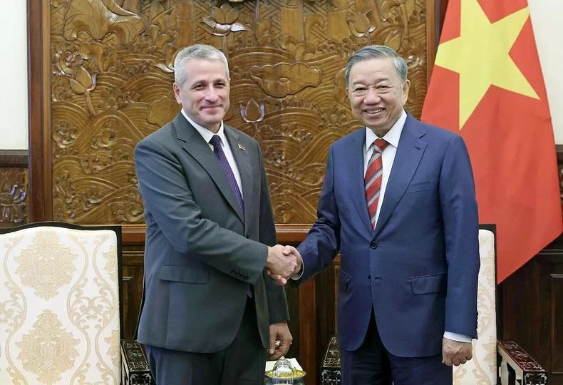2024年7月3日，越南国家主席苏林会见白俄罗斯共和国新任驻越南大使乌拉基米尔·巴拉维库。图自越通社