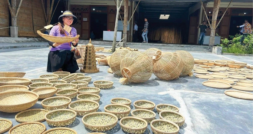 保罗竹藤编织手工艺村作品。图自互联网