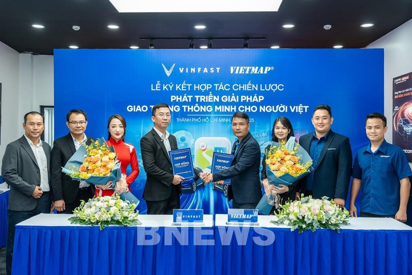 VinFast 制造与贸易有限公司已与 Vietmap 股份公司签署战略合作谅解备忘录，共同开发并在 VinFast 电动汽车上集成数字地图解决方案和智能交通服务。图自越通社
