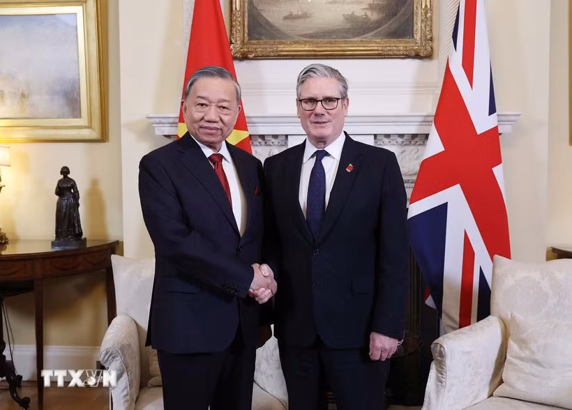 越共中央总书记苏林和英国首相基尔·斯塔默。图自越通社