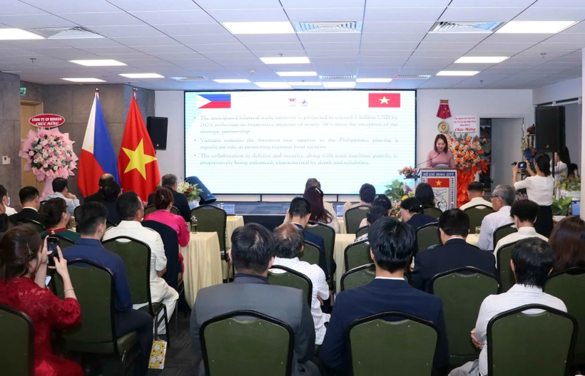 胡志明市友好组织联合会（HUFO）在胡志明市举行题为“越南-菲律宾：加深友谊，可持续未来”的见面会。图自越通社