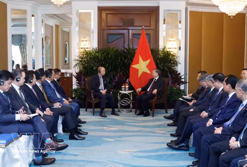 越共中央总书记、国家主席苏林会见大华银行集团副主席兼总裁黄一宗。图自越通社