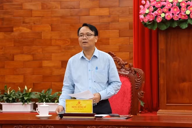 邓鸿仕同志当选林同省委常务副书记。图自laodong.vn