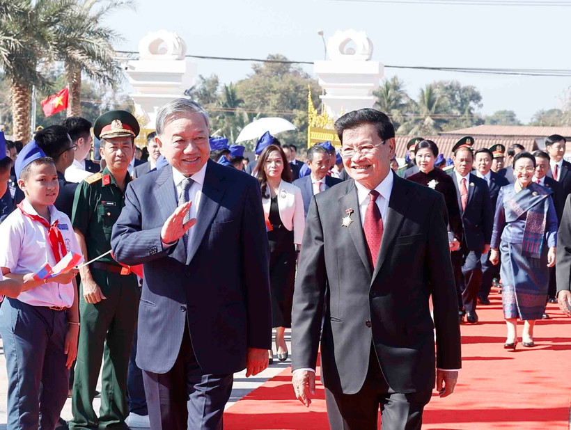 越共中央总书记苏林和老挝人革党中央总书记、国家主席通伦·西苏里。图自越通社