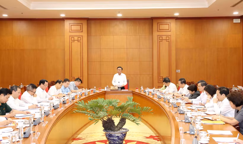 越共中央政治局委员、书记处常务书记陈锦秀10月16日主持的一场会议。图自越通社