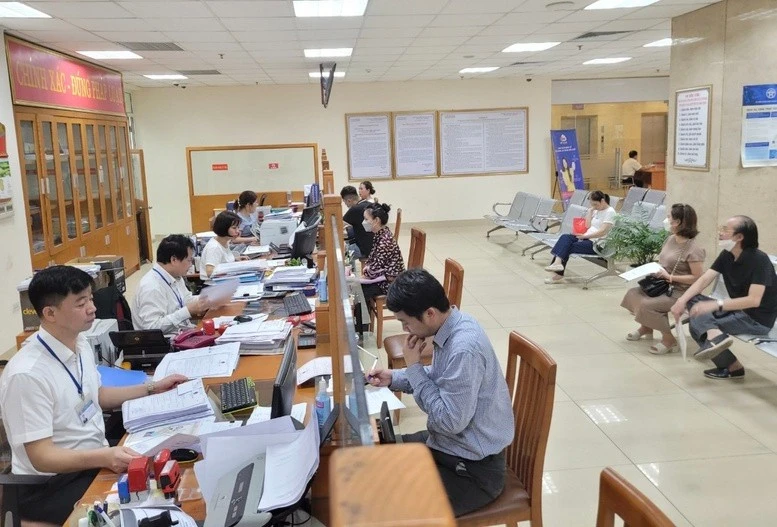 政府总理要求切实开展有关权力下放的政府法令,确保各项法令高效、不间断地推进。图自baochinhphu.vn