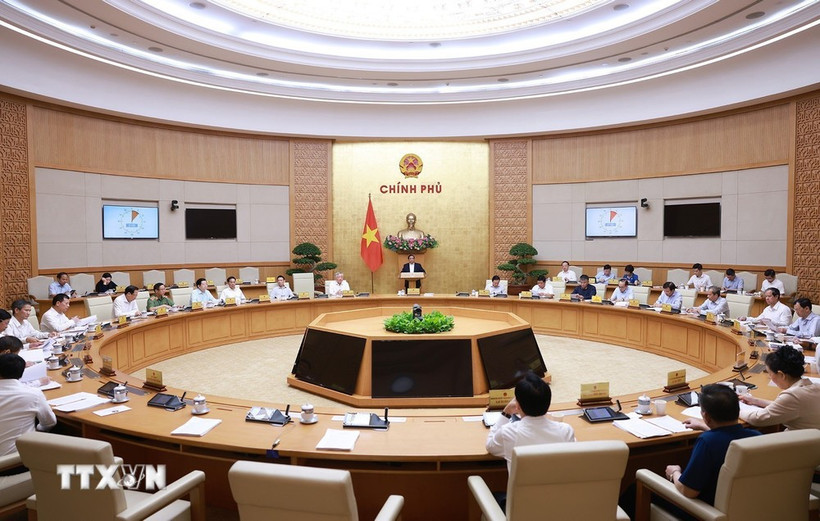 越南政府总理范明政8日主持召开2025年9月政府立法专题会议。图自越通社