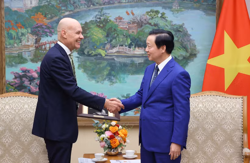 越南政府副总理陈红河会见了荷兰驻越南大使凯斯·范·巴尔（Kees van Baar）。图自越通社