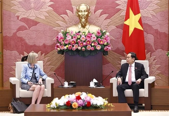 越南国会主席陈青敏会见澳大利亚驻越南大使吉莉安·伯德。图自越通社