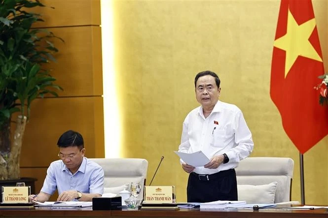 越南国会主席陈青敏主持召开宪法修宪委员会第三次会议。图自越通社