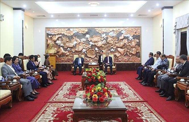 越南驻柬埔寨大使馆与柬埔寨人民党常务委员会代表团举行亲切会面交流活动。图自越通社