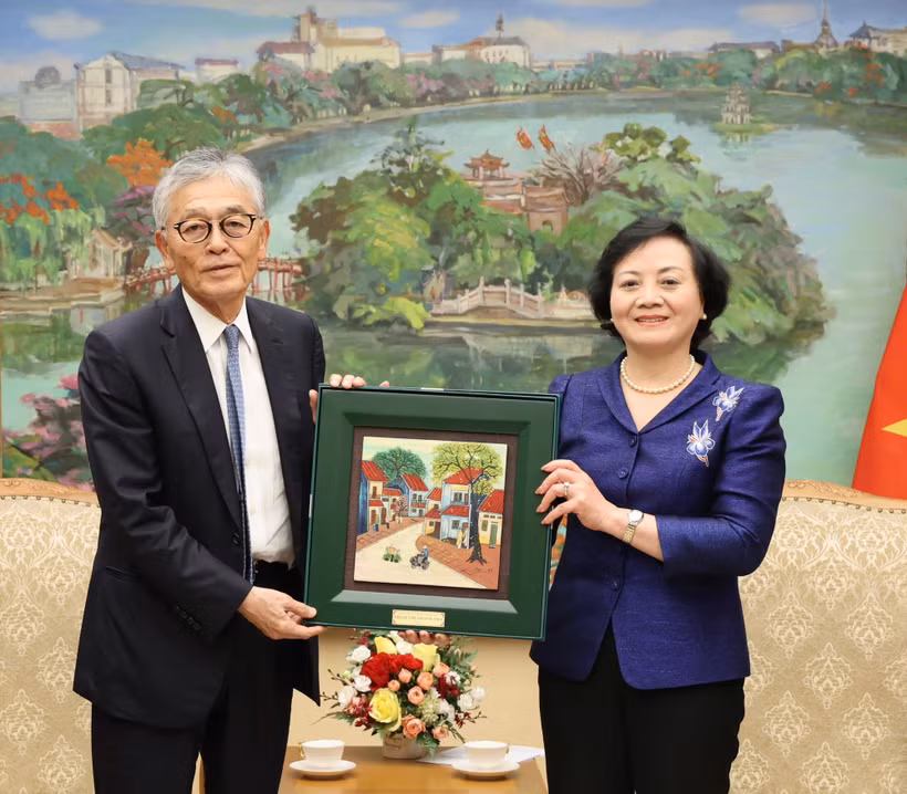 越南政府副总理范氏清茶与日本Erex集团董事长兼总经理本名均。图自VGP