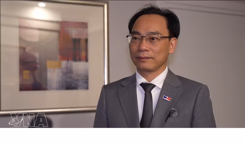 越南教育培训部部长黄明山接受越通社驻悉尼记者采访。图自越通社