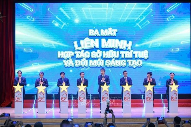 由五所大学组成的知识产权与创新合作联盟正式亮相。图自越通社