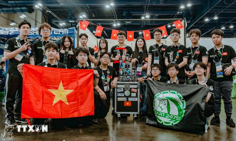 GreenAms Robotics Team 24751队在全球最大机器人比赛中获得亚军。图自越通社