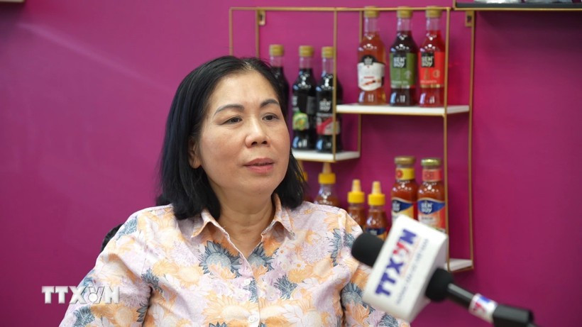 Fusion Foods公司副总经理范氏花女士接受越通社驻俄罗斯记者的采访。图自越通社