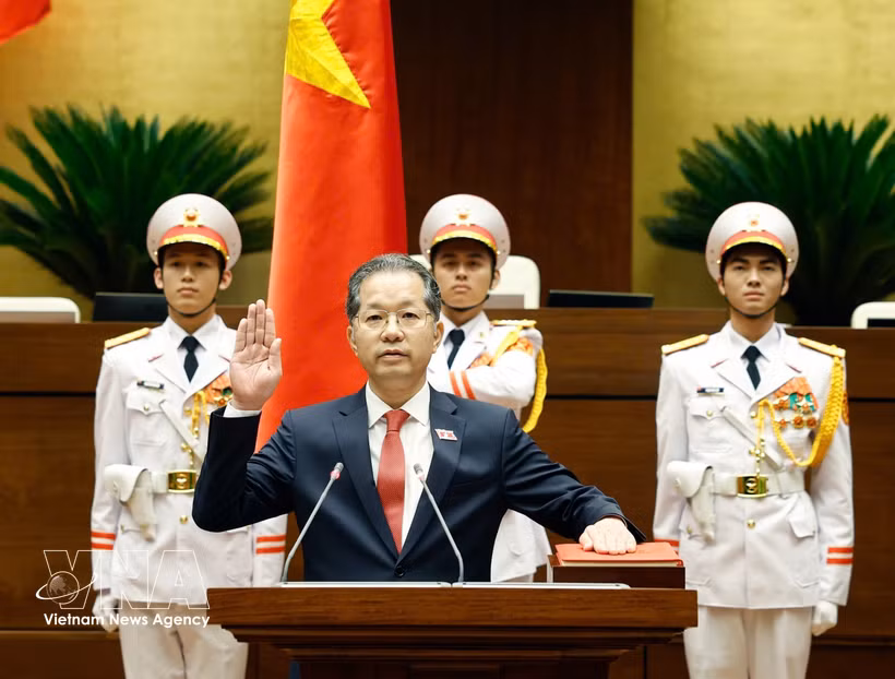 最高人民法院院长阮文广在国会进行了宣誓。图自越通社