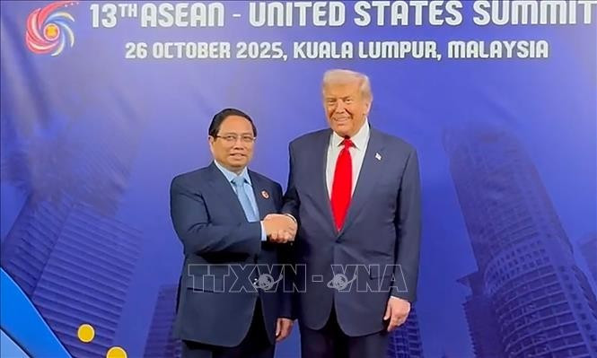 越南政府总理范明政会见美国总统特朗普。图自越通社