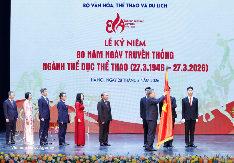 苏林总书记向文化体育与旅游部越南体育局颁发了一等劳动勋章。图自越通社