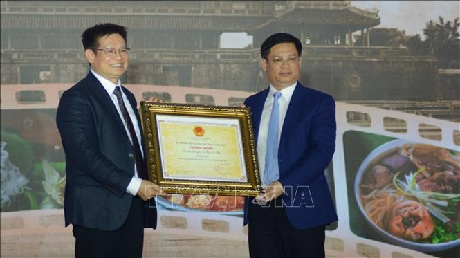 顺化牛肉粉正式被列入国家级非物质文化遗产名录的发布仪式。图自越通社