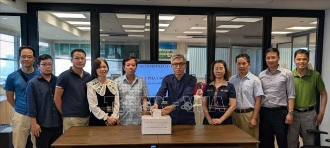 旅居以色列越南人携手为国内洪灾灾民和古巴人民捐款。图自越通社