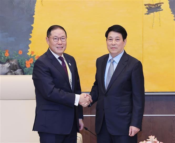 越南国家主席梁强会见ABAC 2025主席、韩国晓星集团副董事长赵贤相。图自越通社