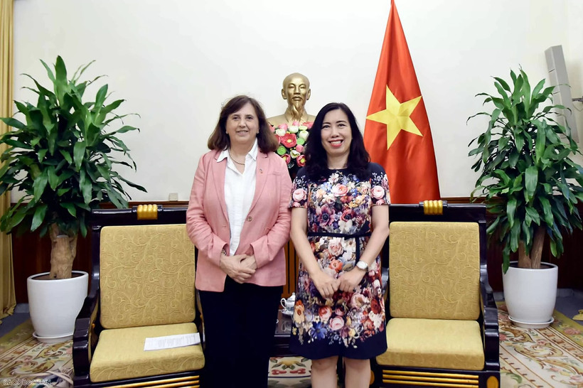 越南外交部副部长黎氏秋姮会见欧盟对外行动署亚太总司副总司长帕姆帕罗尼。图自baoquocte.vn