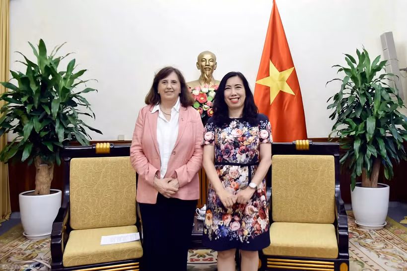 越南外交部副部长黎氏秋姮会见欧盟对外行动署亚太总司副总司长帕姆帕罗尼。图自baoquocte.vn