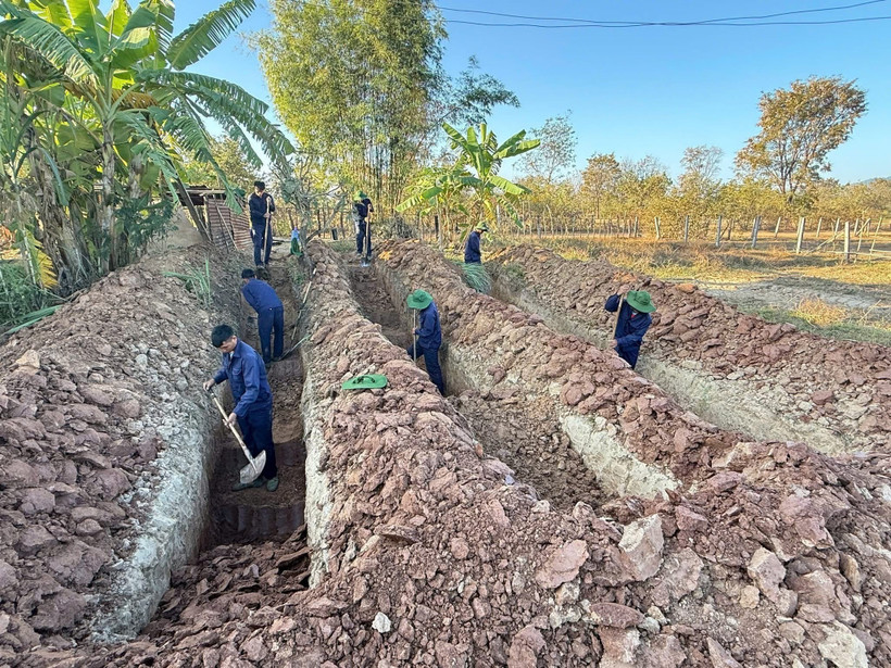 广义省K53队在老挝和柬埔寨发现4具烈士遗骸。图自越通社