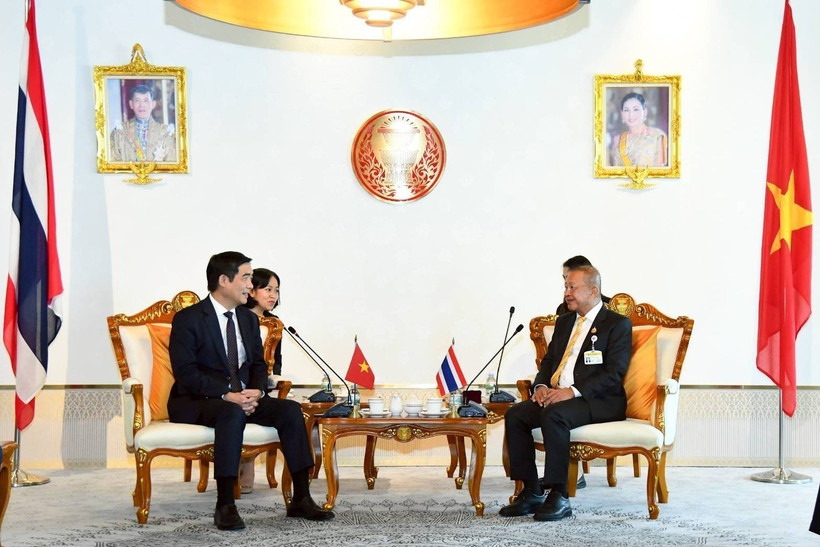 越南驻泰国大使范越雄礼节性拜会泰国上议院议长蒙坤·素拉沙乍（Mongkol Surasajja）。图自越通社