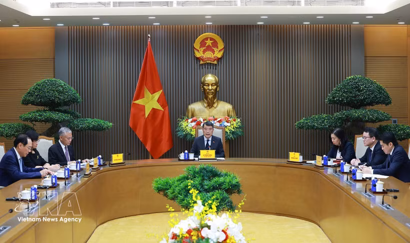 越南政府总理黎明兴与荷兰王国首相罗布·耶滕通电话。图自越通社
