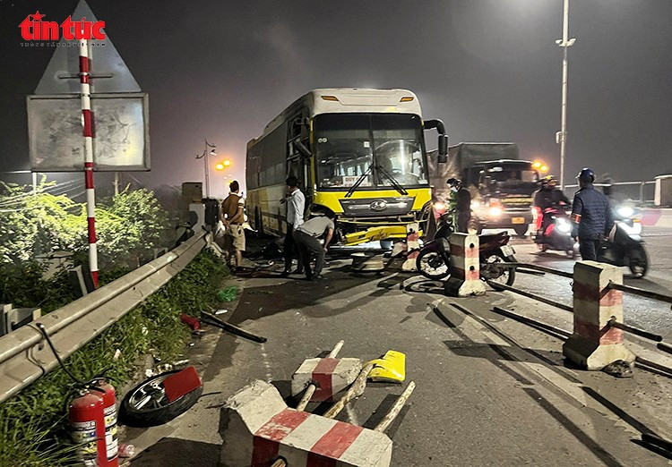 清池桥发生的交通事故。图自《新闻与民族报》