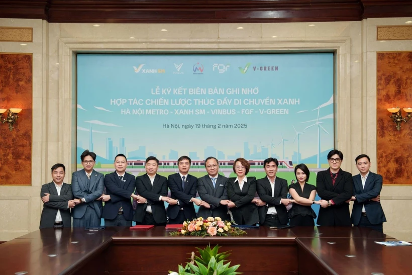 Hanoi Metro签署开发纯电动公共交通模式的谅解备忘录。图自越通社