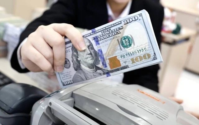 6月20日上午越南国内市场美元价格继续上涨。图自越通社