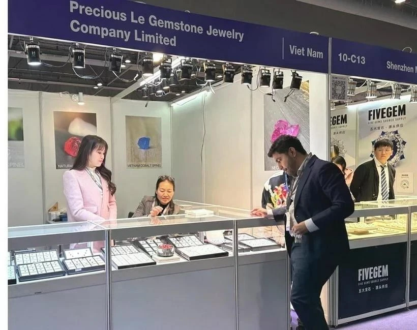 越南珠宝展位。图自越通社