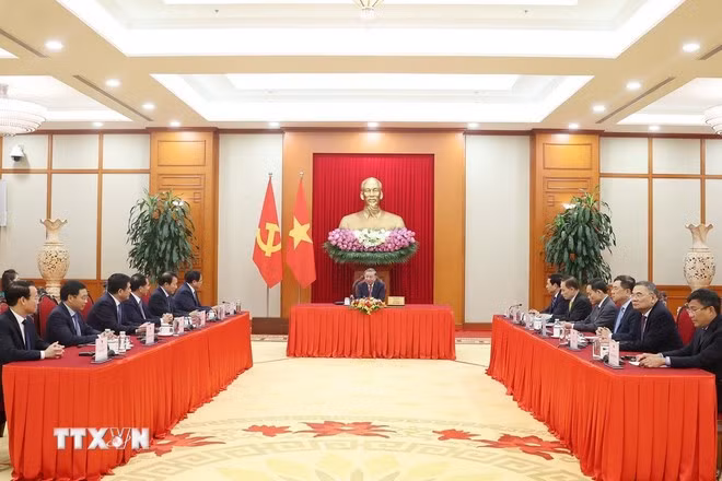 2025年4月4日，越共中央总书记苏林与美国总统唐纳德·特朗普就越美关系通电话。图自越通社