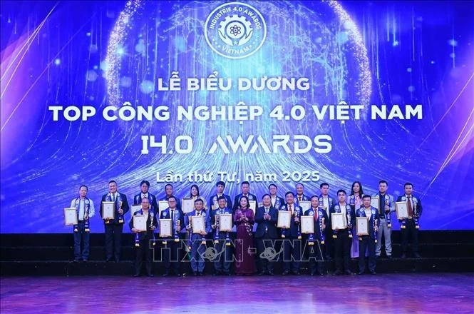 2025年“越南工业4.0顶级企业”颁奖典礼表彰125家企业和个人