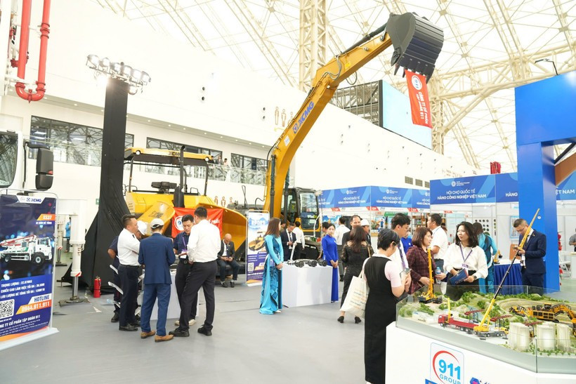 2025年越南工业与科技周在河内东英越南国家展览中心正式开幕。图自越通社