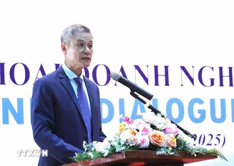 越南驻柬埔寨大使阮明宇发表讲话。图自越通社