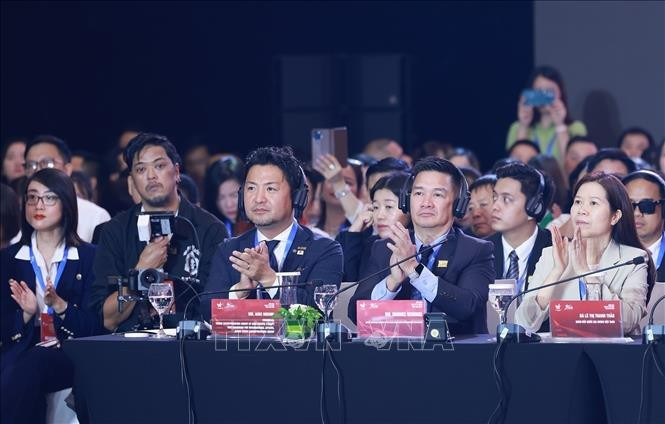 出席2025年越南民营经济论坛（VPSF）高级别对话会的代表。图自越通社