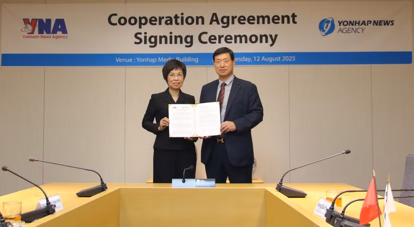 越南通讯社（越通社）与韩国联合通讯社（韩联社）在越南与韩国经济论坛上交换了新阶段业务合作协议。图自越通社