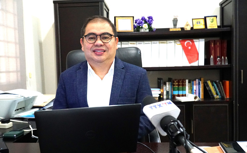 马来亚大学的阿旺·阿兹曼教授。图自越通社