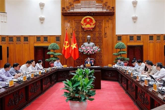 越南政府总理范明政主持召开政府常务委员会会议。图自越通社