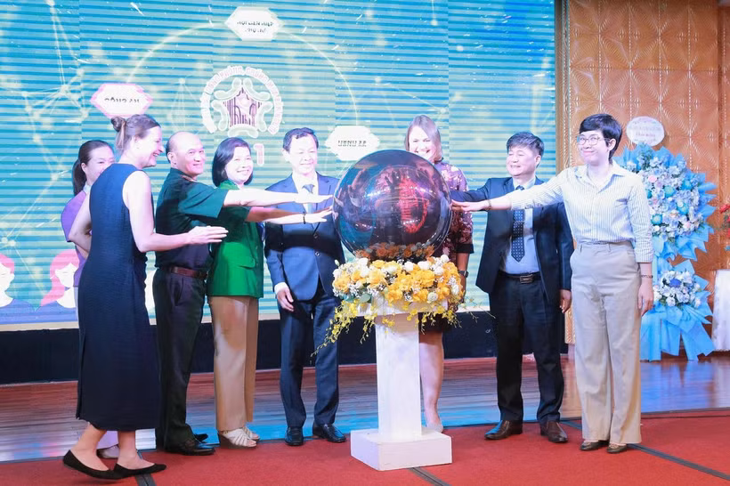 全国111人口贩运防控热线开通仪式。图自baophapluat.vn