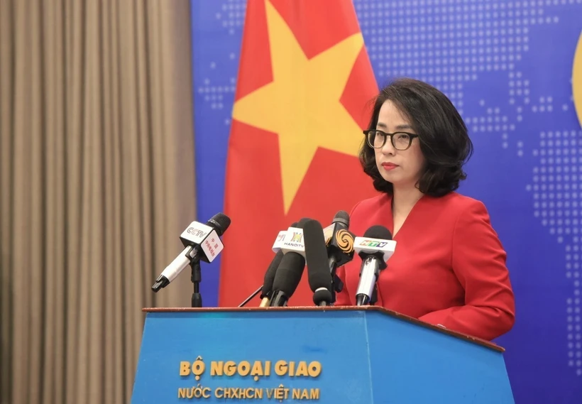 越南外交部发言人范秋姮主持外交部例行记者会。图自越通社