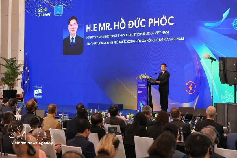 越南政府副总理胡德福在会上发表讲话。图自越通社