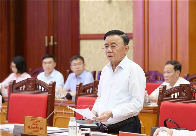 越共中央书记处常务书记陈锦秀主持越共十四大服务组织小组第四次会议。图自越通社